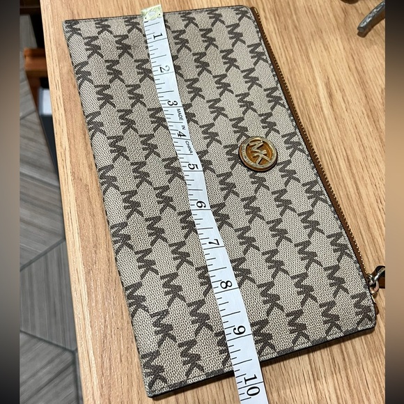 Michael Kors Fulton Zip Clutch - Picture 12 of 13